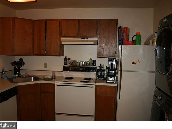 3rd image of 3223 Juniper Ct