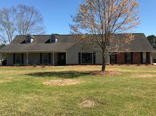 302 McKee St, Philadelphia, MS 39350