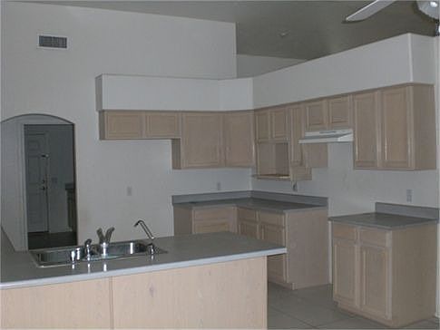 3rd image of 1629 E Christina St