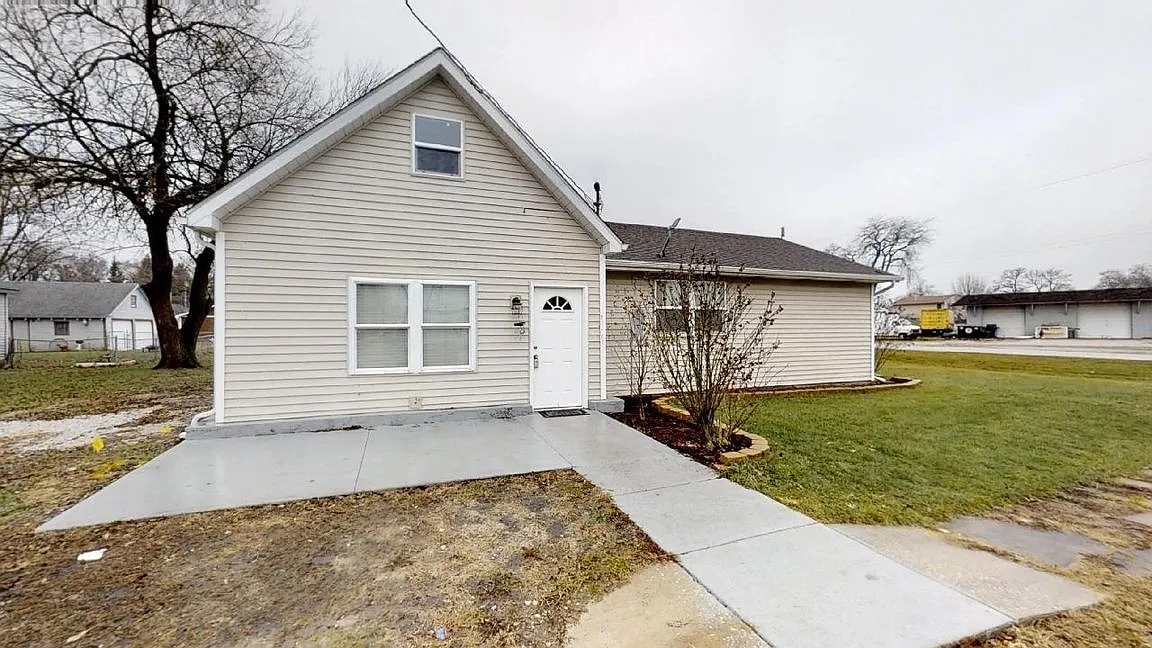 205 E Grove St photo 1