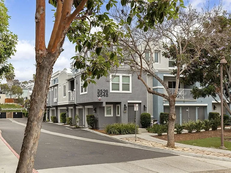 3542 Shoreline Bluff Ln — Photo 3
