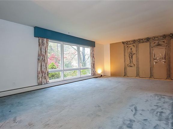 4th image of 4 Victoria Dr