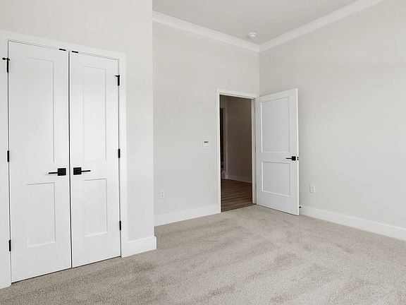 5th image of 128 Scarlet Leaf Ln