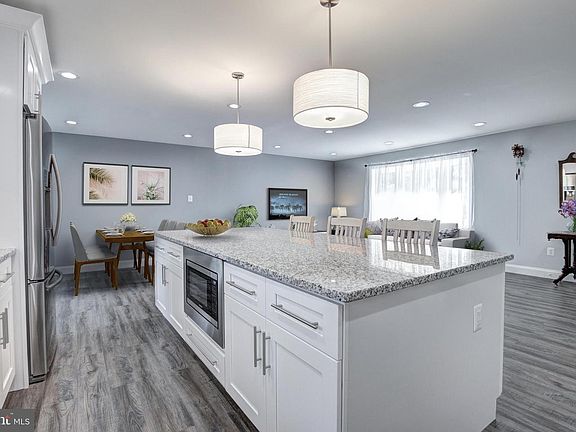 4th image of 10432 Finchley Ct