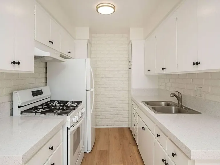 1518-1522 Euclid St — Photo 13