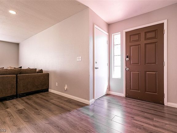 3rd image of 4033 Elkridge Dr