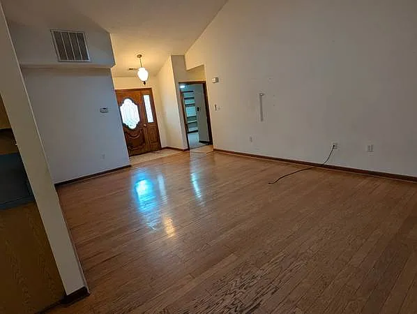 Building Photo - 807 Ripplebrook Dr