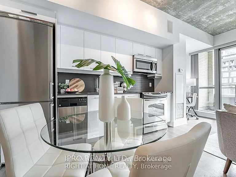 630 Queen St E #413 — Photo 10