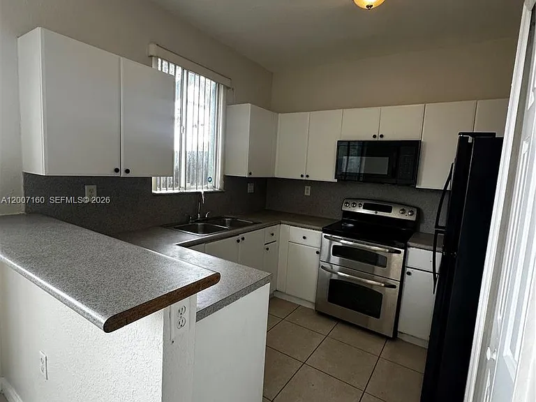 2812 SE 16th Ave #121 — Photo 4