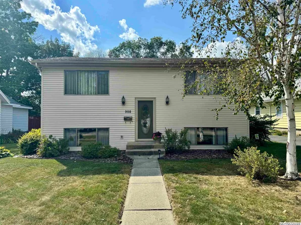 908 N Taylor Ave, Mason City, IA 50401