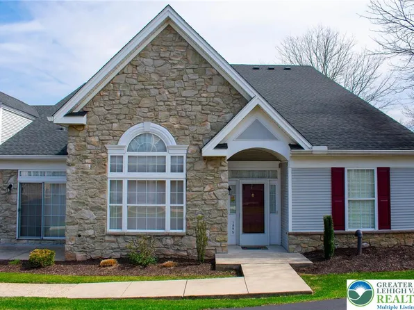 1895 Gregory Pl, Hellertown, PA 18055