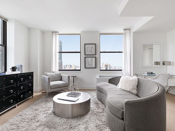 4th image of 70 Pine St APT 3902