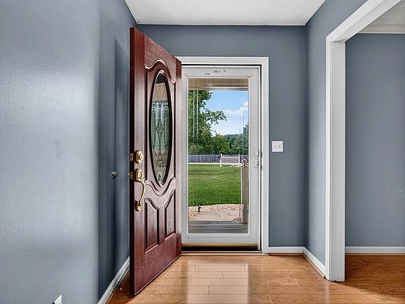 4th image of 848 Battlefield Rd