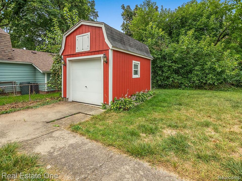 1936 Lakeland Ave, Sylvan Lake, MI 48320 MLS 20230030840 Zillow