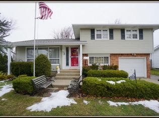 204 Willow Ridge Dr, Amherst, NY 14228