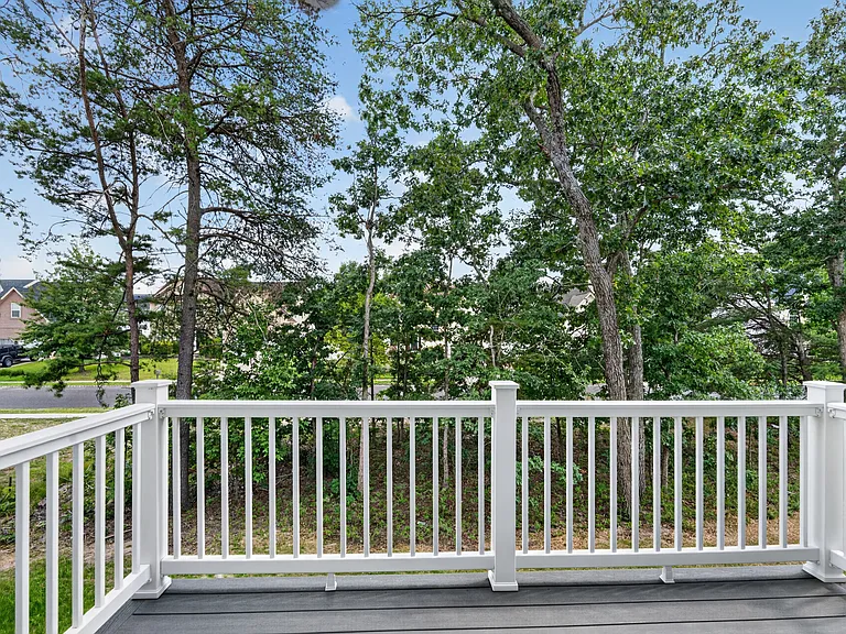 149 Essex Dr — Photo 12