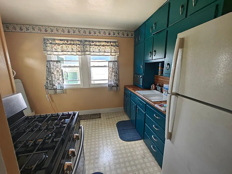 1110 S Meridian St — Photo 10