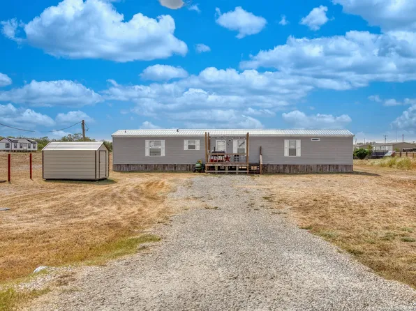 558 MARAVILLAS DR, Pleasanton, TX 78064
