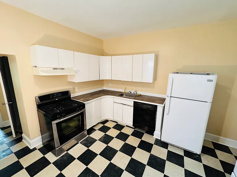 281 Rochelle Ave #1 — Photo 5