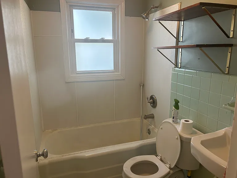 1626 Larkin St — Photo 6