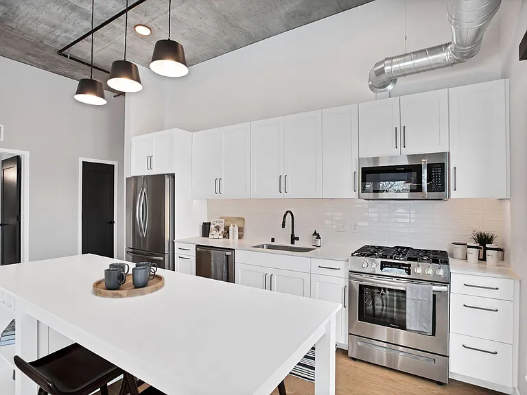401 1st Ave NE — Photo 39