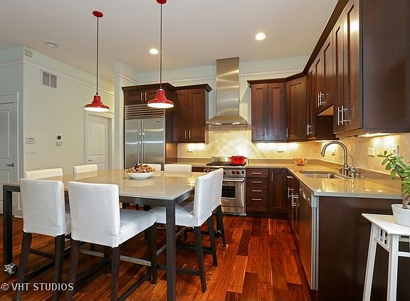 4th image of 639 W Briar Pl APT 3W