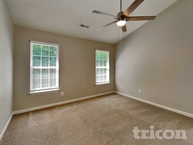 986 Peachtree Meadows Cir — Photo 6