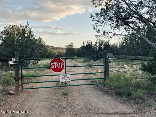 88N E Stockmans Rd, Ash Fork, AZ 86320