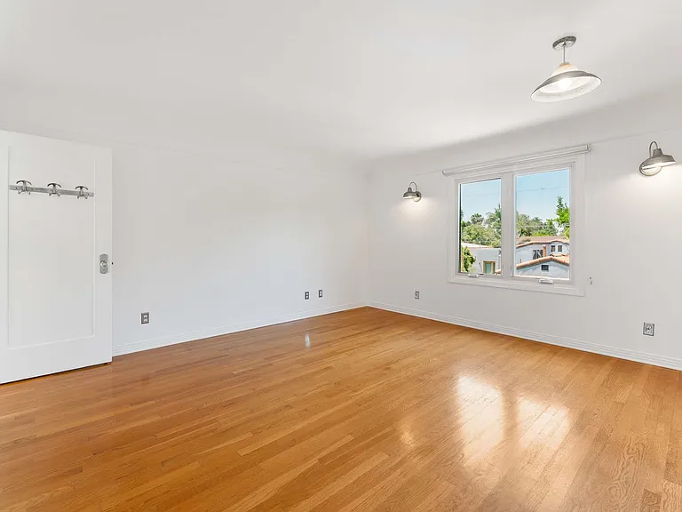 2231 Overland Ave — Photo 12