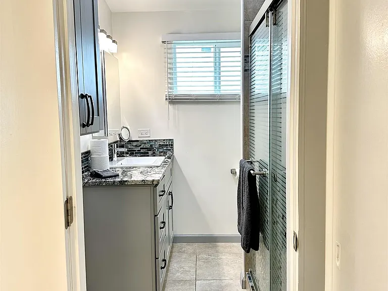 7672 La Jolla Blvd — Photo 12