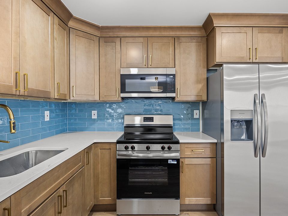 1st image of 109 Huntington Dr