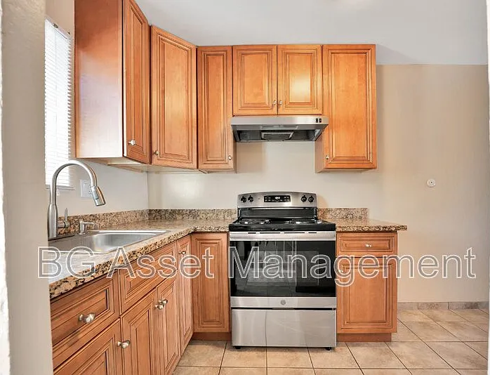 2 bed, 1.5 bath, 1026 sqft, $1,750 — Photo 3