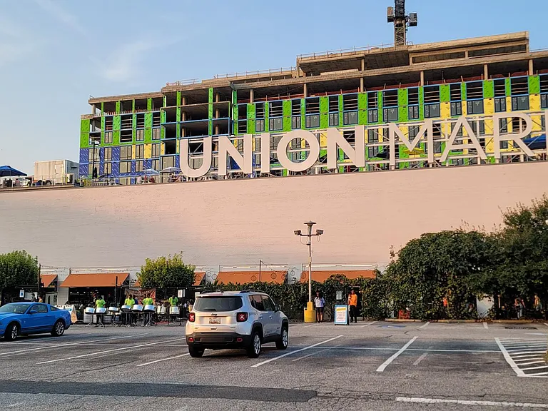 19 minute walk, 6-minute driver to Union Market