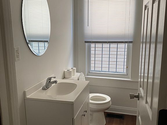 4th image of 1300 E Long St #1298