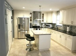 10189 Beekman Place Dr, Houston, TX 77043