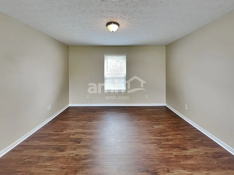 375 Thompson St — Photo 8