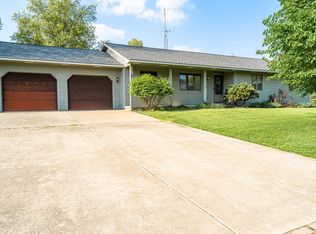 17 Fox Creek Rd, Towanda, IL 61776