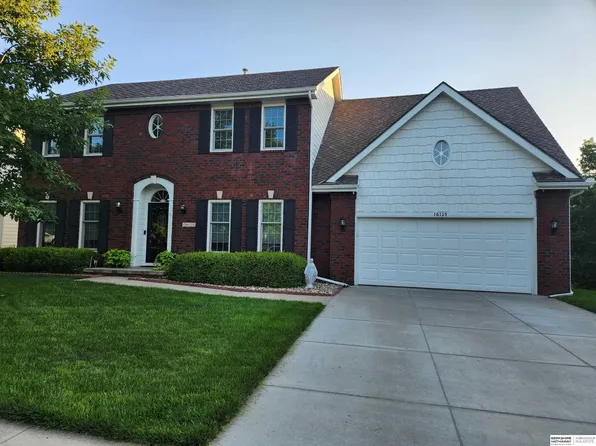 16135 Dewey St, Bellevue, NE 68118