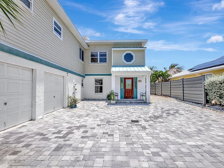 217 Marina Dr — Photo 4