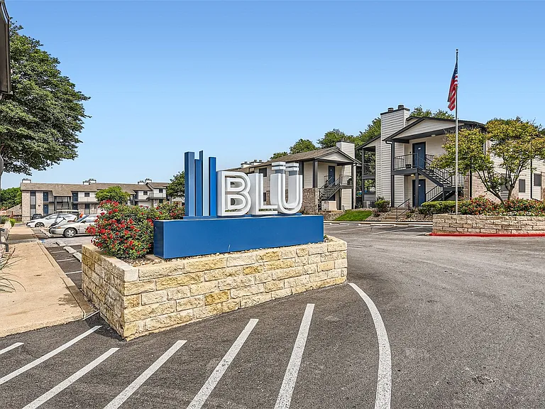 Blu — Photo 32