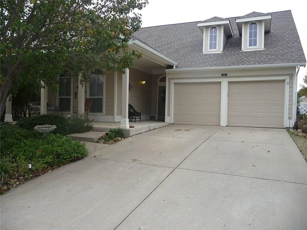 4 bed, 2061 sqft, $2,200 — Photo 1