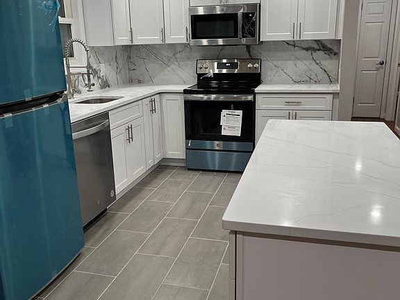 5th image of 1060 Terry Rd