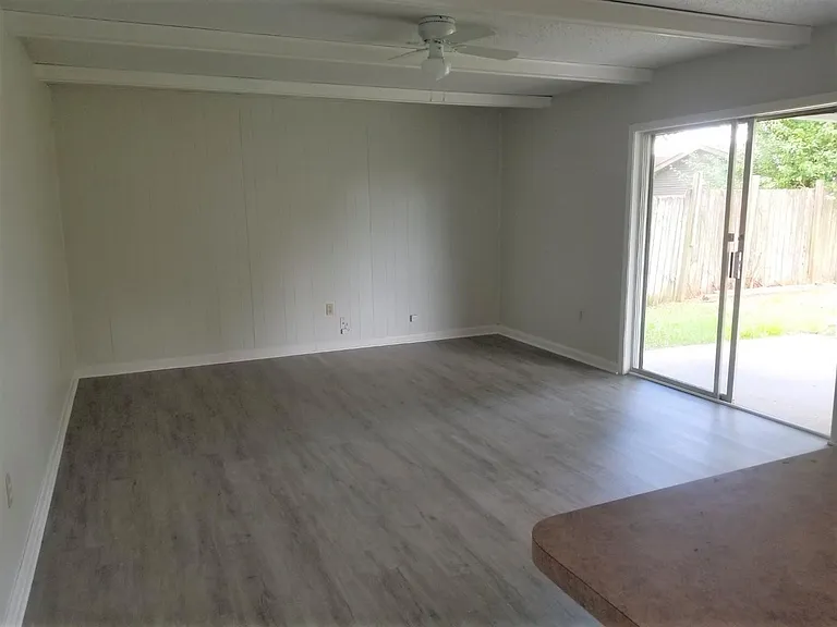 2312 Litchwood Ln — Photo 6
