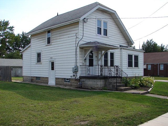 1st image of 901 Woodrow Ave