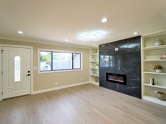 5th image of 836 Acacia Ave