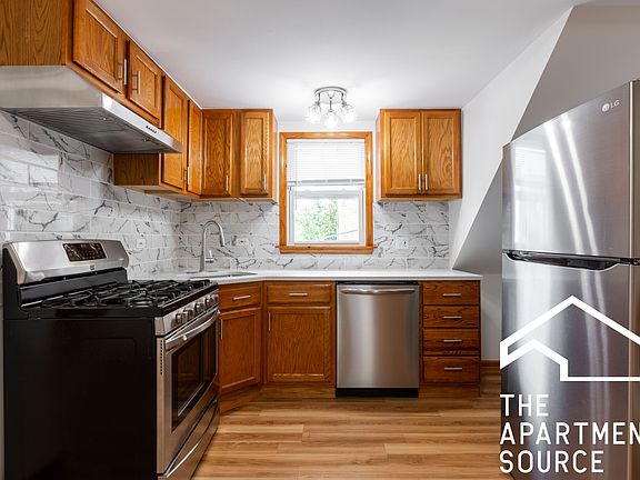 3rd image of 3614 W Dickens Ave #2