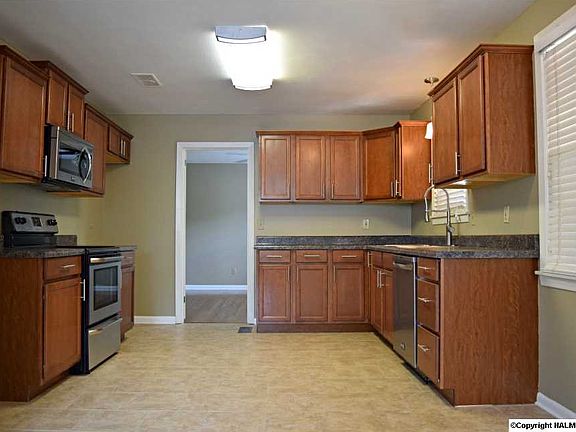 5th image of 613 Harolds Dr NW