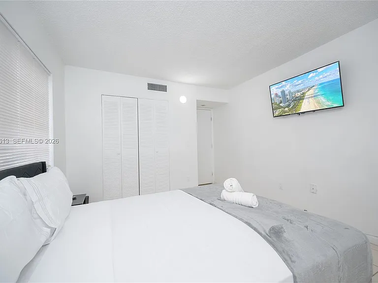500 NE 26th St #2C — Photo 14