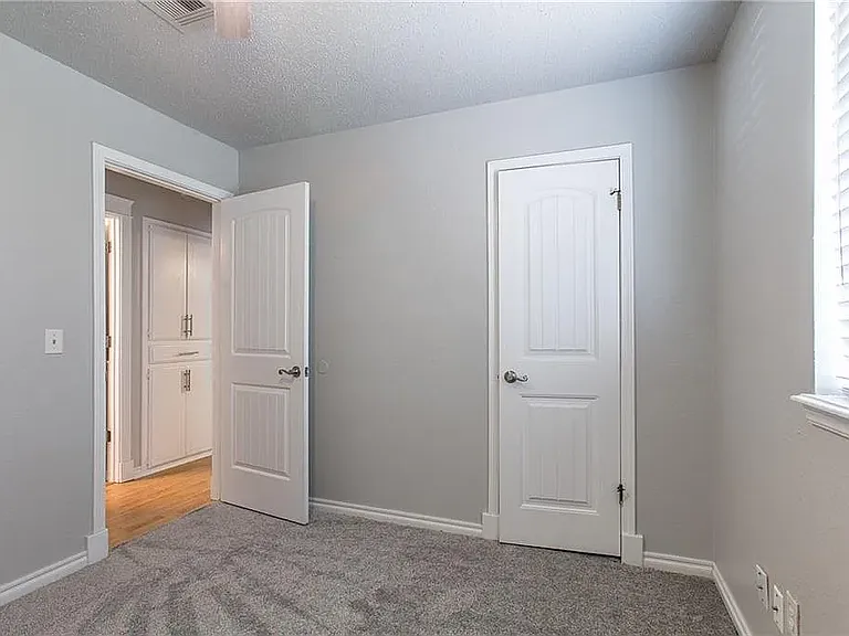 1056 NW 7th Pl — Photo 11