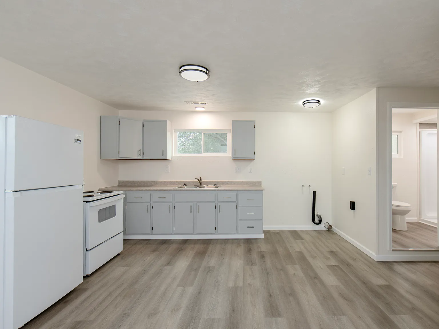 1 bed, 672 sqft, $1,300 — Photo 4